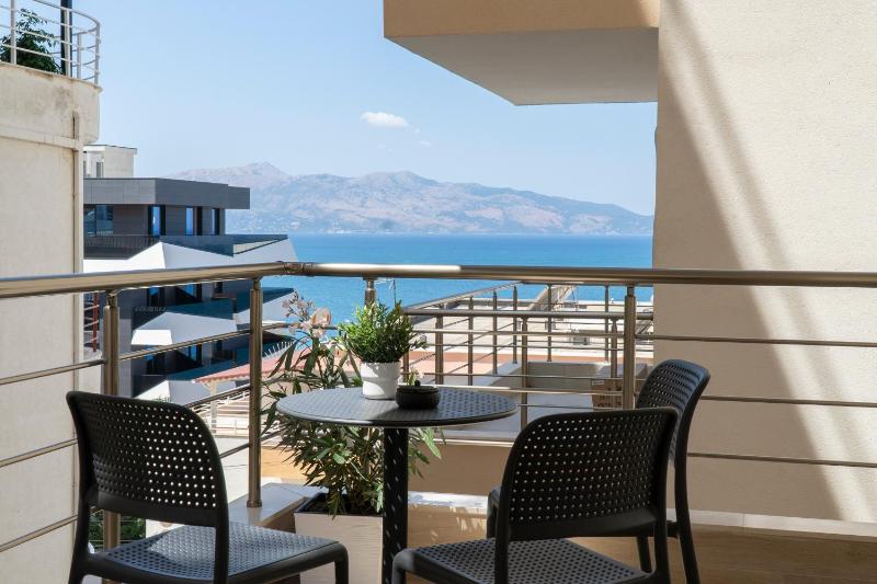 Mateo Apartments - image 14