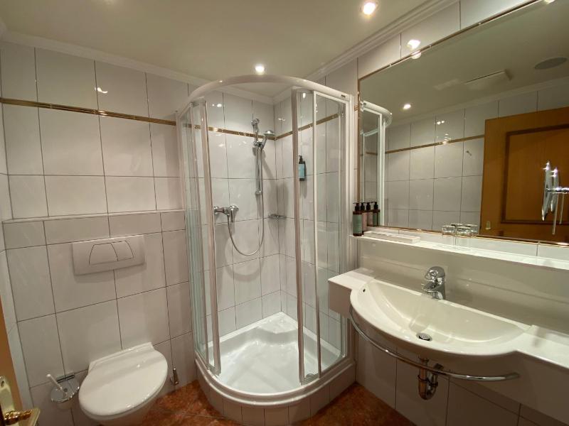 Standard Double Room image 4