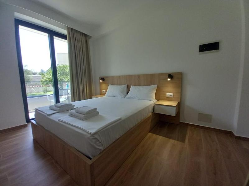 Double Room with Balcony - Ground Floor image 3
