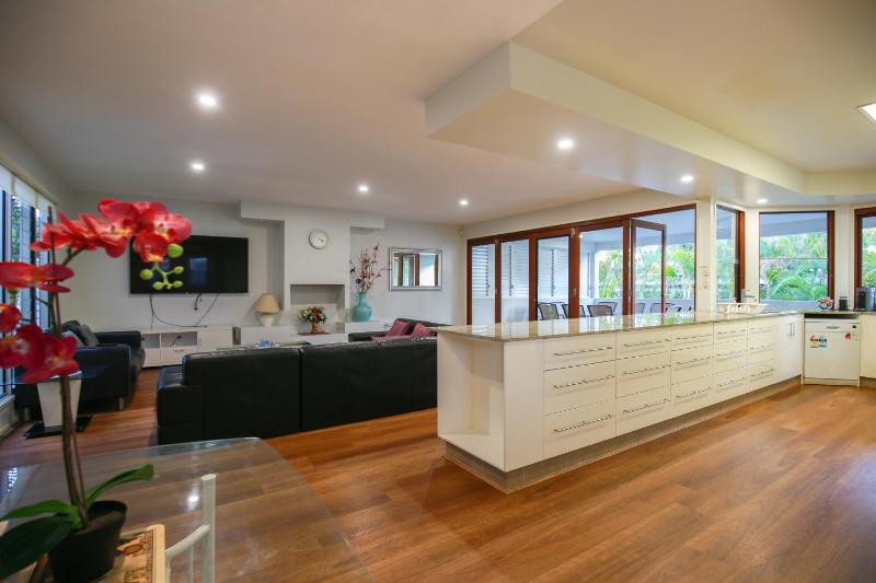 The Palm - Best Location in Surfers Paradise - image 13