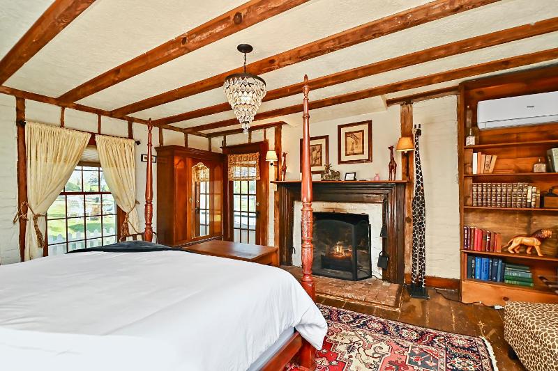 Junior Suite with Pool View image 3