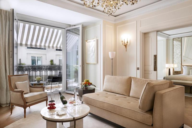 Suite with City or Patio view image 4