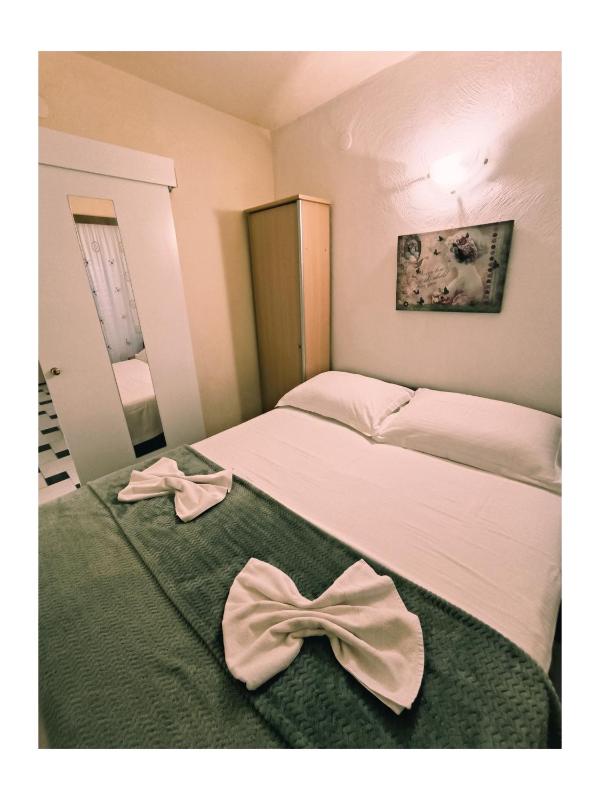 One-Bedroom Apartment with Balcony image 3