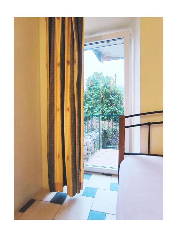Studio with Balcony image 4