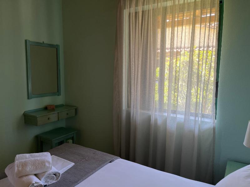 One-Bedroom Villa with Garden or Side Sea View image 4