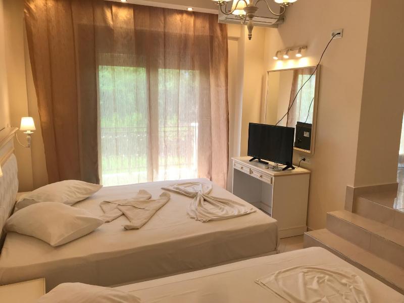 Deluxe King Suite image 1