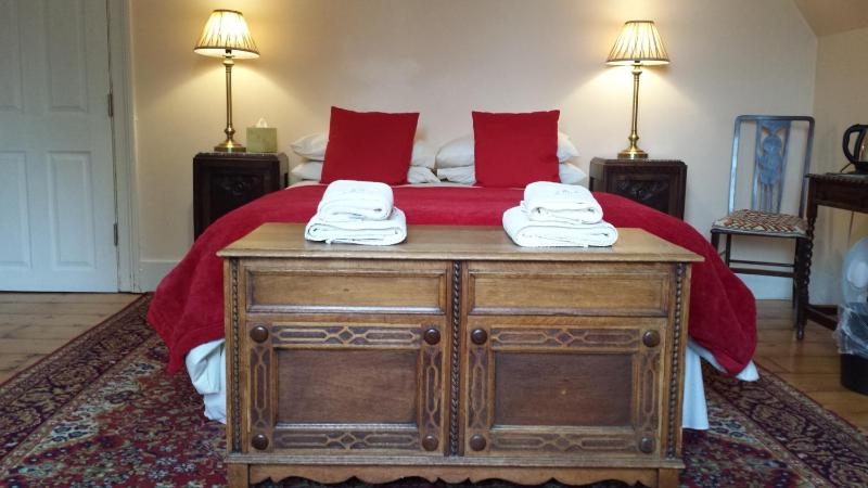 Double Room with Shared Bathroom image 1