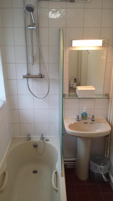 Single Room with Shared Shower and Toilet image 3