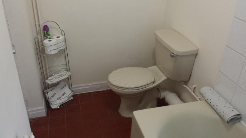 Single Room with Shared Shower and Toilet image 2