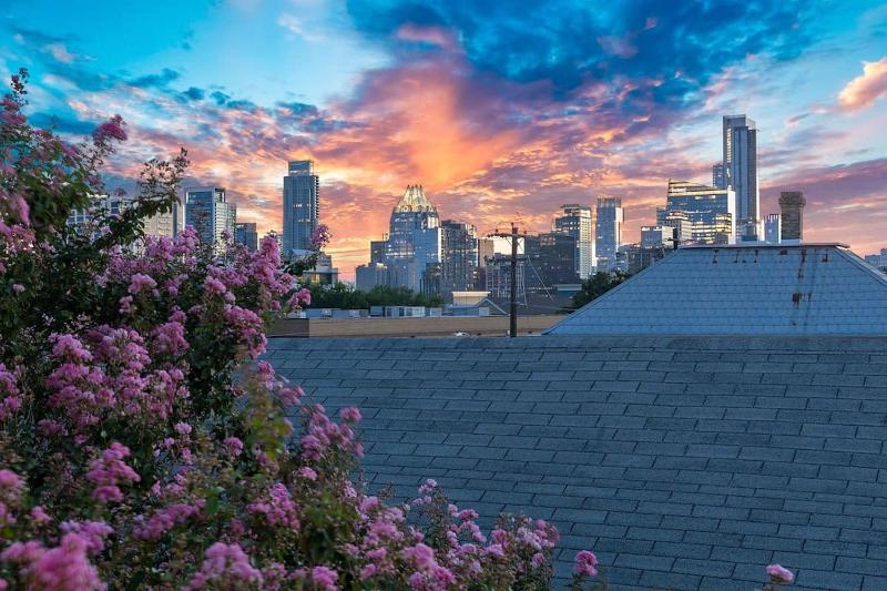 2BR Designer Condo on Trendy East 11th St Downtown Austin - image 7
