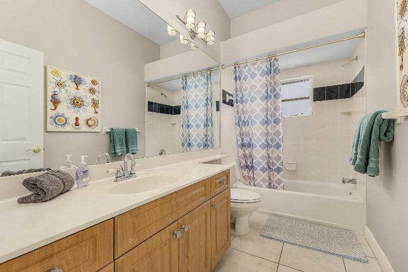 Ocean Drive SW Cape - waterfront private home locally owned & managed fair & honest pricing - image 10