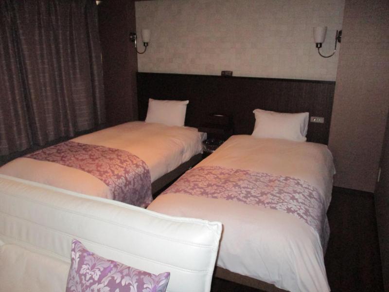 Town Hotel 41 - image 4