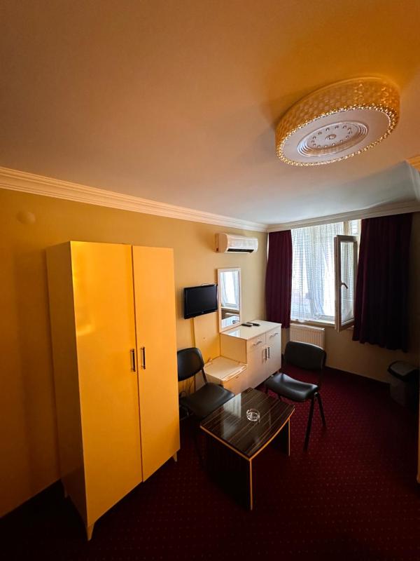 Large Single Room image 3
