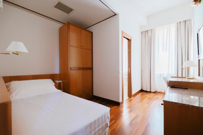 Single Room image 3