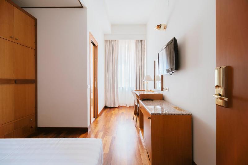 Single Room image 4