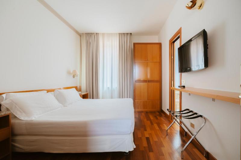 Standard Double Room image 1