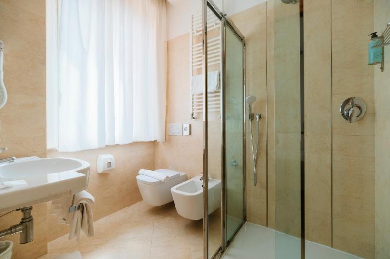 Standard Double Room image 4