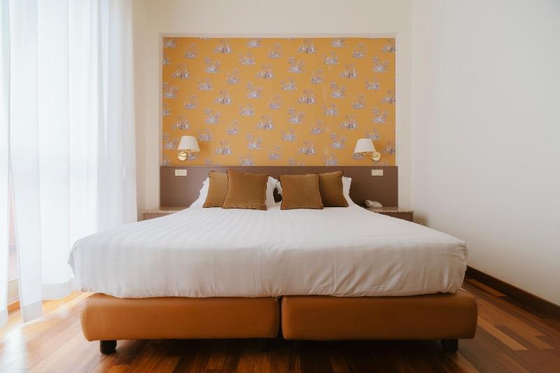 Double Room with Balcony image 3