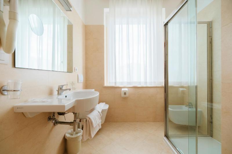 Superior Double Room image 3