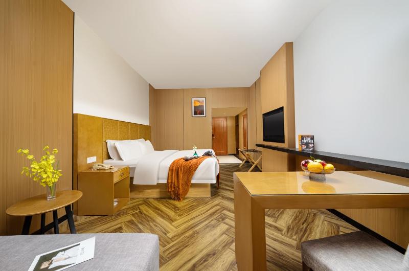 Mellow Orange Hotel - image 9