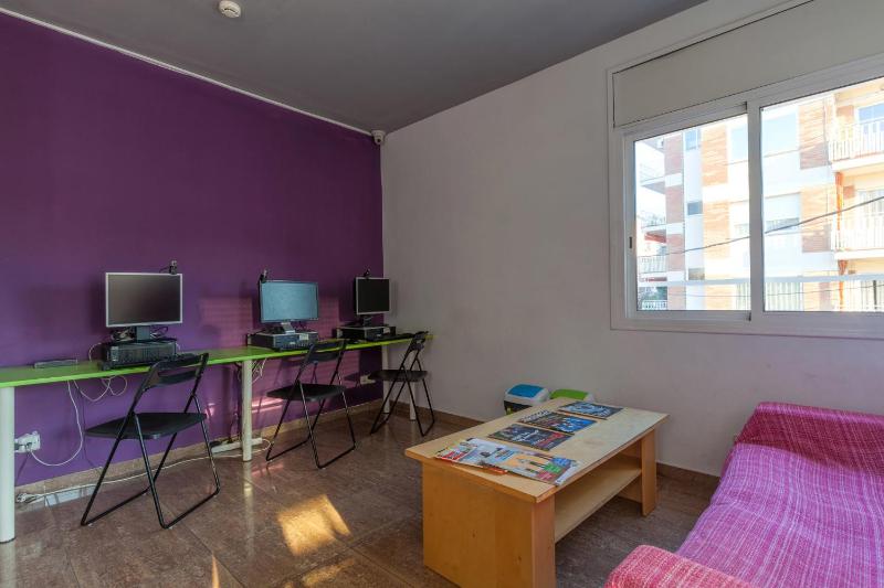 Bed in 10-Bed Mixed Dormitory Room image 2