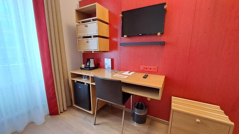 Single Room image 3