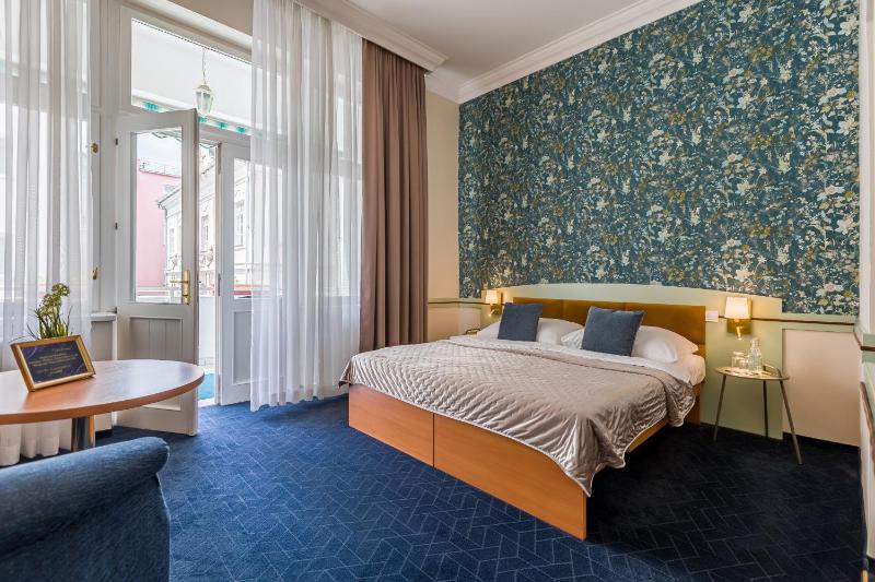 Double Room image 3