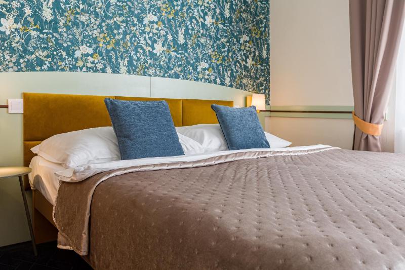Double Room image 1