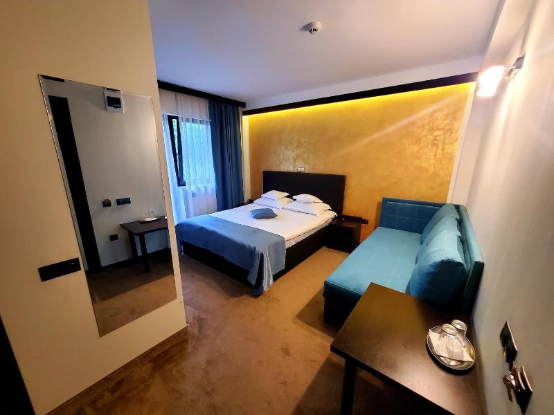 Comfort Triple Room image 1