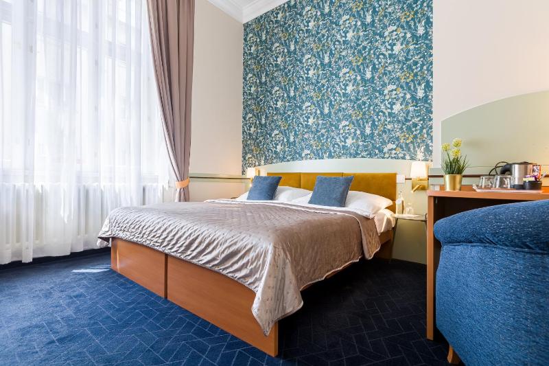 Double or Twin Room with Extra Bed image 4