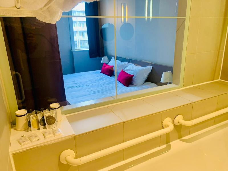 Executive Suite image 4