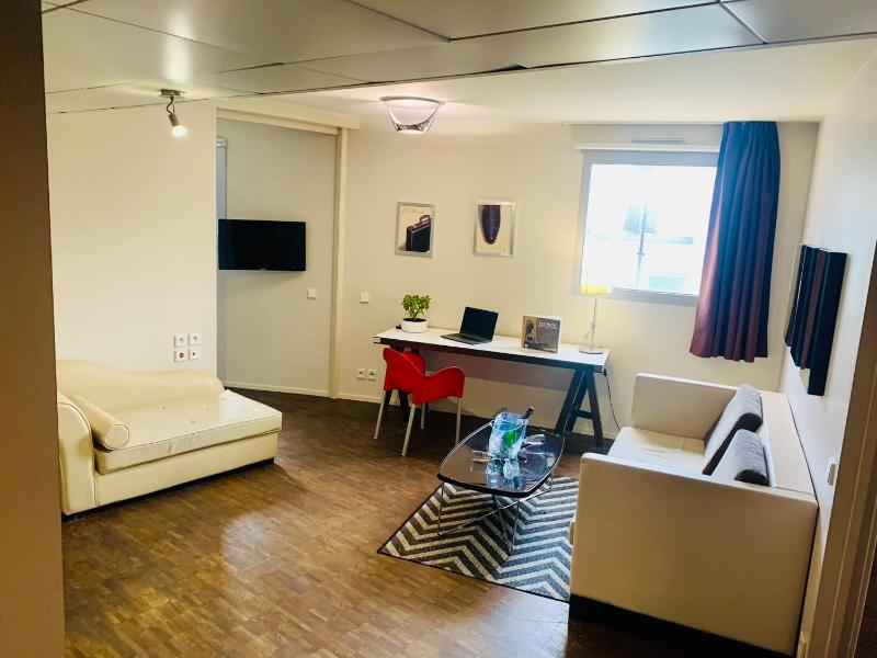 Executive Suite image 2