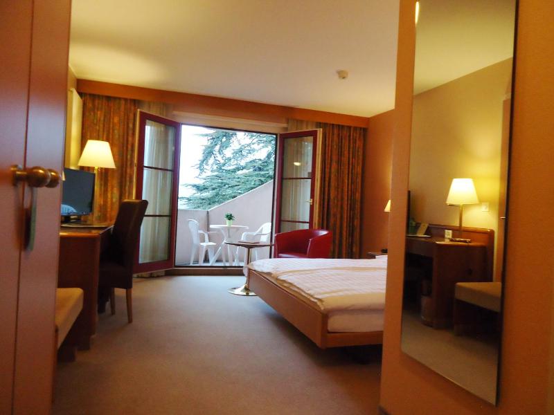 Double Room with Balcony image 2