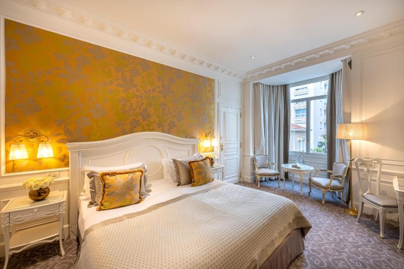 Superior King Room with City or Courtyard View image 1