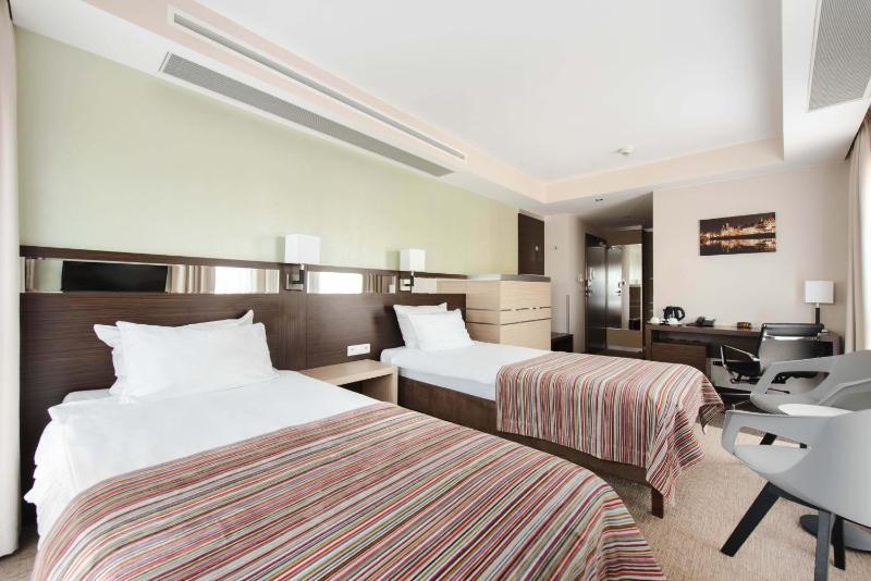 Twin Room image 3