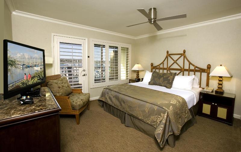 King Suite with Sofa Bed with Marina View image 4