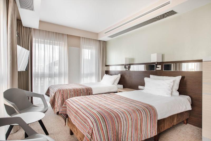 Twin Room image 2