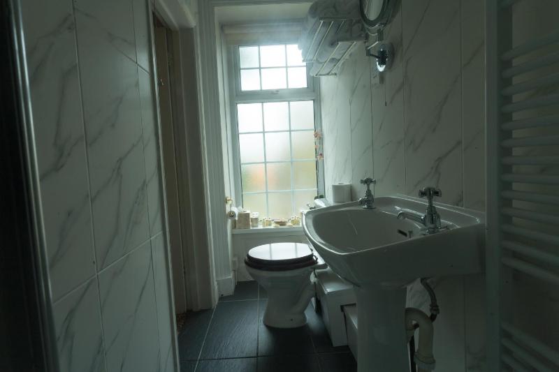 Superior Twin Room with Garden View image 4