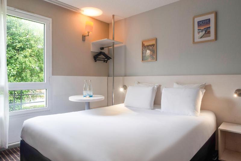 Standard Double Room image 1