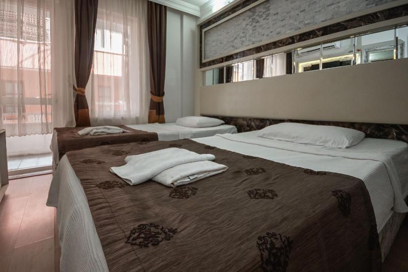 Standard Double or Twin Room image 1