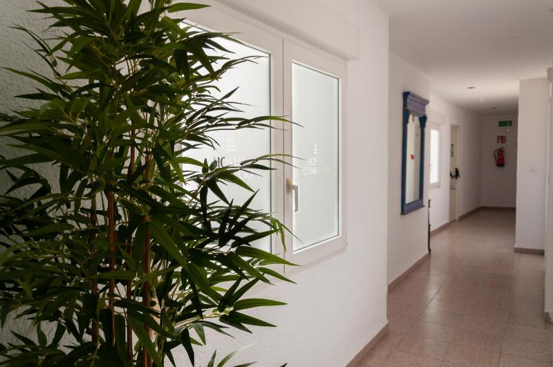 Twin Room with Balcony image 2