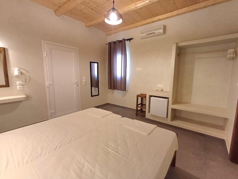 Apartment with Pool View  image 3