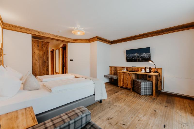 Deluxe Double Room image 1