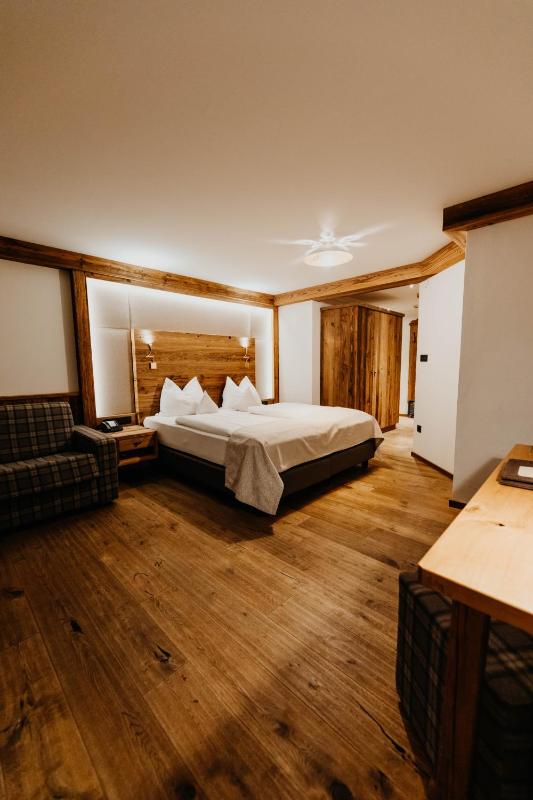 Deluxe Double Room image 3