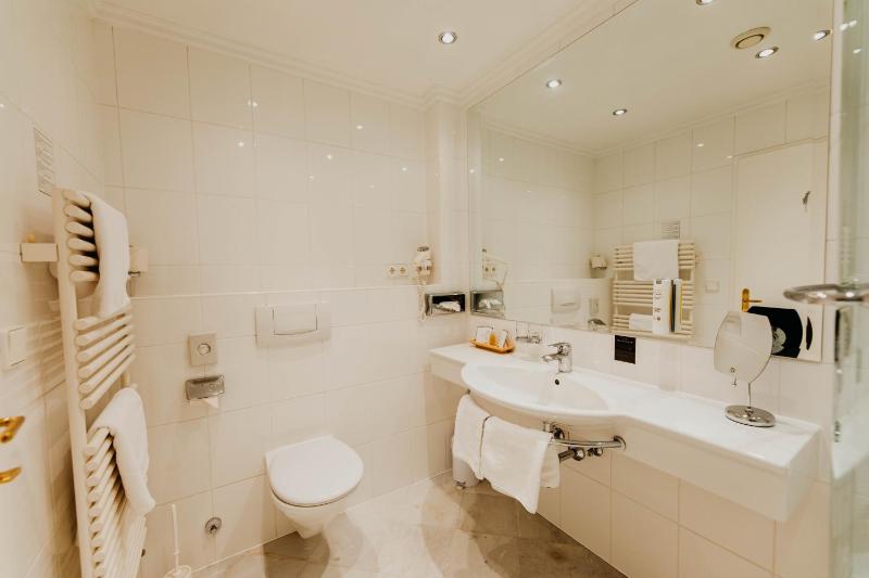 Superior Double Room image 3