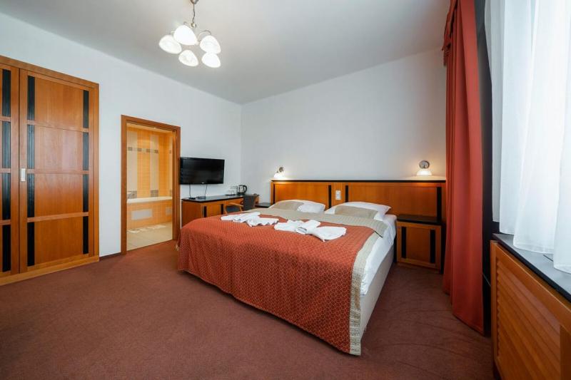 Superior Double Room with Balcony image 3