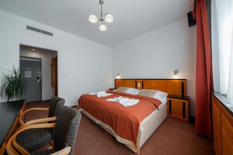 Superior Double Room with Balcony image 4
