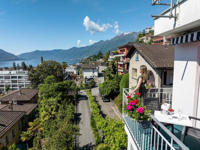 Superior Panorama Double Room with Balcony Lake view image 2