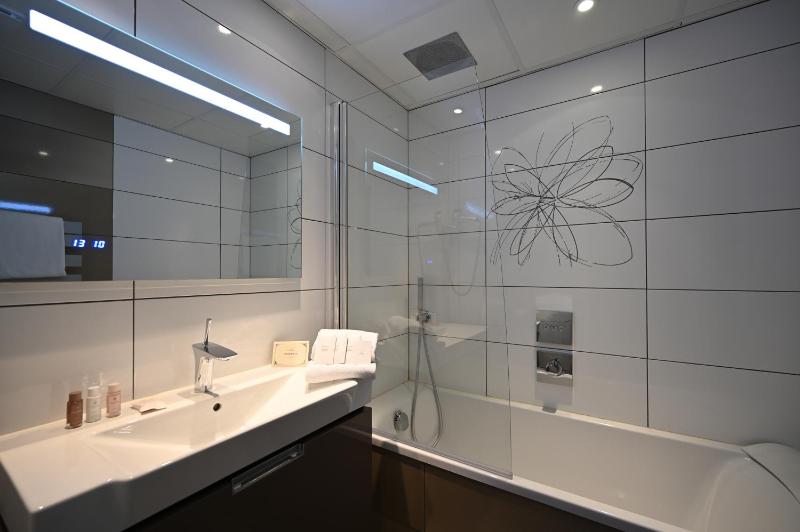 Double Room with Terrace - Sea View image 3
