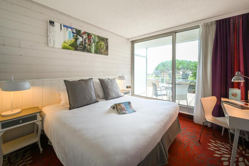 Double Room with Terrace - Sea View image 1